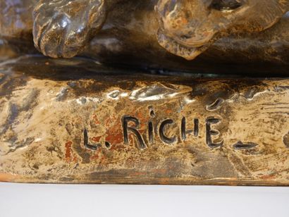 null LOUIS RICHÉ (FRA/ 1877-1949)

Lionne et lionceau

terre cuite peinte et émaillée

signé...