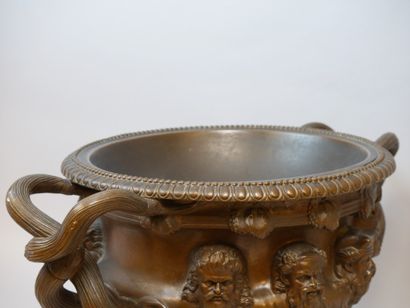 null Ferdinand BARBEDIENNE (1810-1892)

Important vase en bronze à patine brune dit...