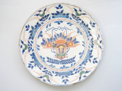 Polychrome ceramic plate with Chinese decoration...