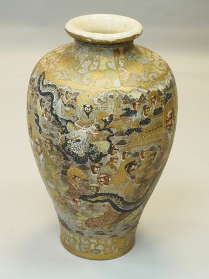 JAPON, circa 1900, faïence de Satsuma. Vase...
