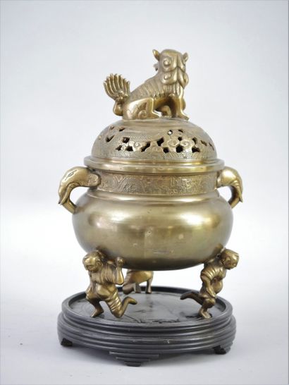 null Indochina, 20th century. Bronze tripod perfume burner, lid with dragon and Fo...