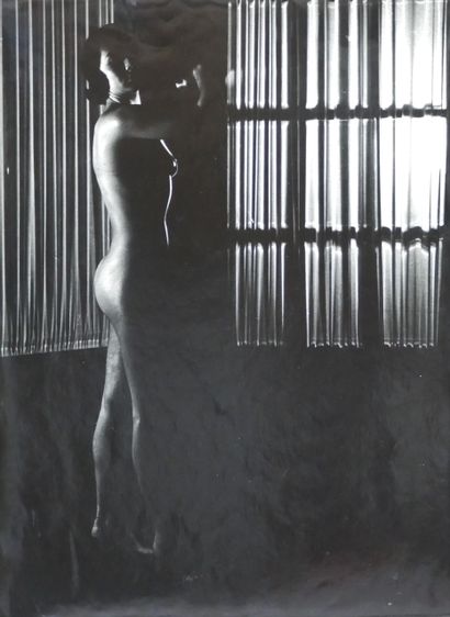 null Victor ELSCHANSKY (20th, born in 1913). Study of a nude. Circa 1950/70. Silver...