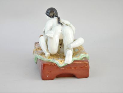 null CHINA. Circa 1960.



Erotic couple in movement on a bed decorated with a blanket...