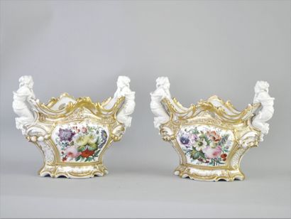 PARIS/LIMOGES, PAIR OF NAVETTES, circa 1850

Porcelain,...