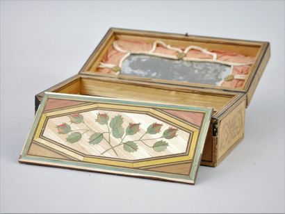 null Beautiful workbox in straw marquetry on all sides decorated with scrolls in...