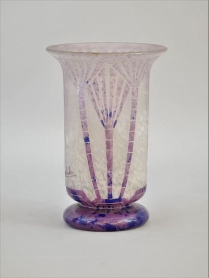 null CHARDER (Charles Schneider 1881-1953) and Le Verre Français

Cylindrical vase...