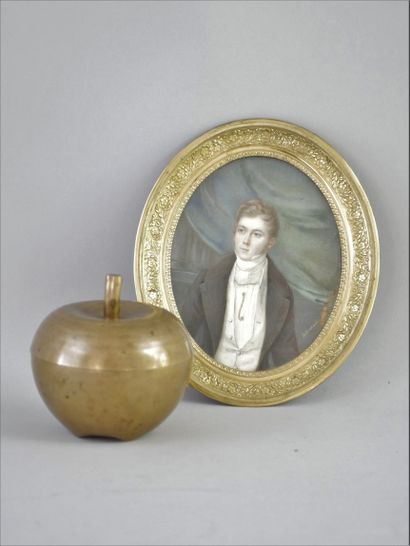 null Baron Etienne de MONTVAL (actif vers 1800-1821). Jeune homme.

Gouache ovale...