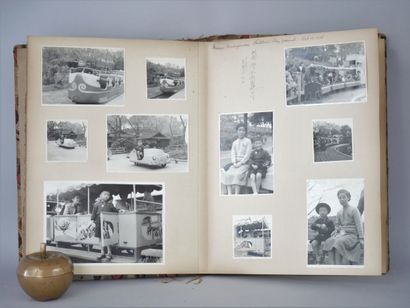 null Photographie, Asie, Japon. Circa 1954/55. Album photographique de famille composé...