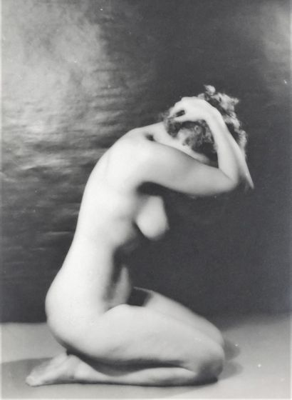 null Victor ELSCHANSKY (20th, born in 1913). Study of a nude. Circa 1950/60. Silver...