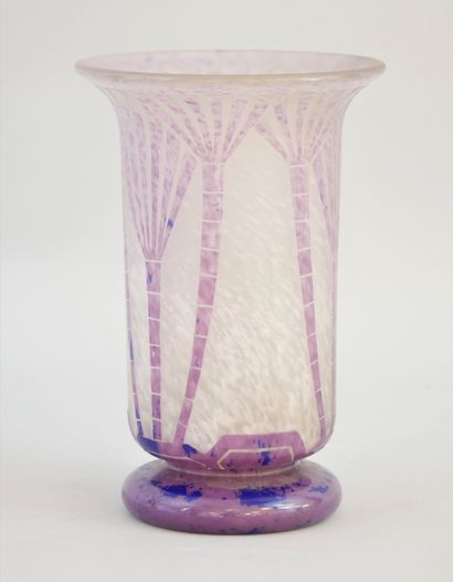 null CHARDER (Charles Schneider 1881-1953) et Le Verre Français

Vase cylindrique...