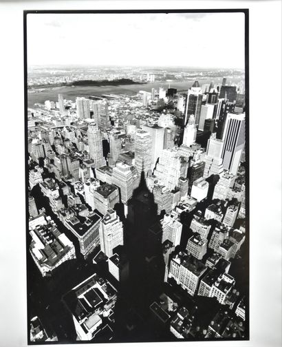 null Michel PINEL (né en 1949). "L'ombre de l'Empire State Building", NYC, USA, 1990....