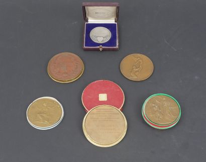 null Lot de 6 médailles commémoratives en bronze dont 2 de l'Exposition universelle...
