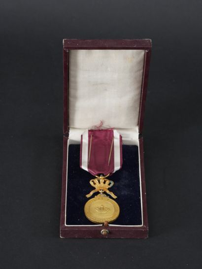 null Belgique. Croix de chevalier de l'ordre de la Couronne à titre militaire en...
