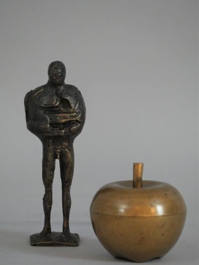 null Paul VAN GYSEGHEM (Belgique 1935)

Corpus

Bronze à patine brune et or monogrammé...