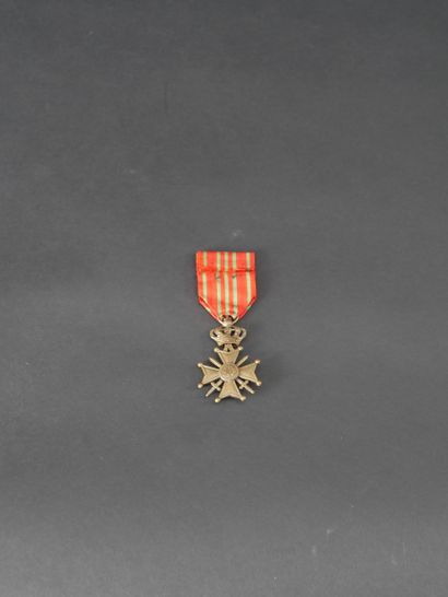 null Belgium. War cross in bronze with 3 palms on ribbon. A military medal of 2nd...