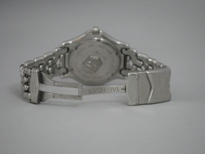 null TAG HEUER. Montre bracelet en acier, le cadran à fond gris avec index bâtonnés,...