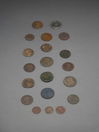 LOT de pièces de monnaie en cuivre dont certaines...