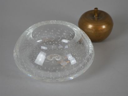 null SALVIATI. Coupe en verre de Murano, décor bulles. 8 x 15 cm. Non signée.