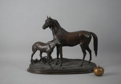 null Ferdinand PAUTROT (1832-1874) Pouliche et son poulain. Bronze à patine médaille,...