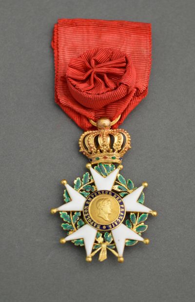 null France. Légion d'Honneur. Etoile d'officier en or et émail. Epoque Louis-Philippe...