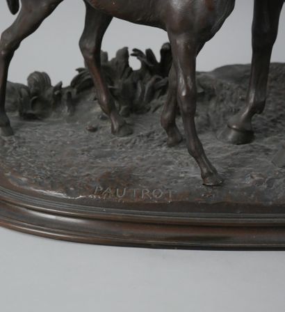 null Ferdinand PAUTROT (1832-1874) Pouliche et son poulain. Bronze à patine médaille,...