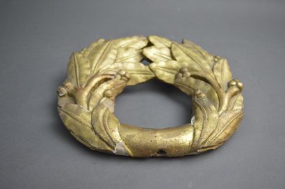 null Very beautiful Laurel wreath in carved and gilded wood, having belonged to the...