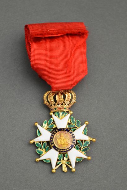 null France. Légion d'Honneur. Etoile d'officier en or et émail. Epoque Louis-Philippe...