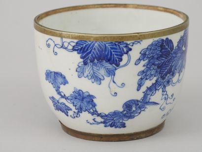 null CHINA for Vietnam, 19th century. Pot decorated with deer under pine trees on...