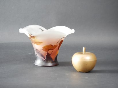 null GALLE, Vase of form tulip out of multi-layer glass released with the acid in...