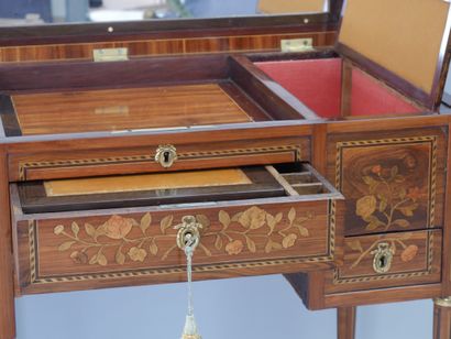 null COIFFEUSE with compartments opening with a tray gathered with mirror (stitching)...
