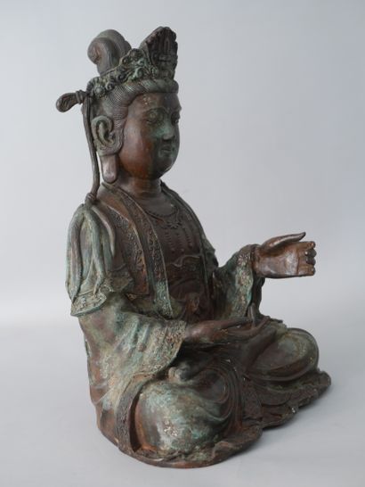 null CHINA, 19th century. Sculpture in the round of a seated bodhisattva Guanyin....