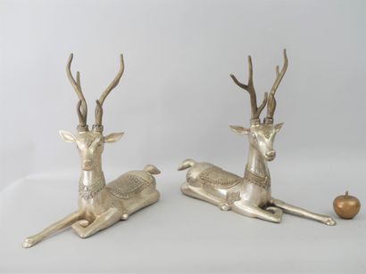 null Pair of silver plated bronze reclining deer, richly adorned. China 20th century

(55...
