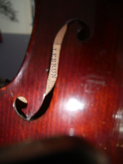 null VIOLIN 3/4 French XXth bearing a Lebrun label, flamed bottom 1 piece - length...