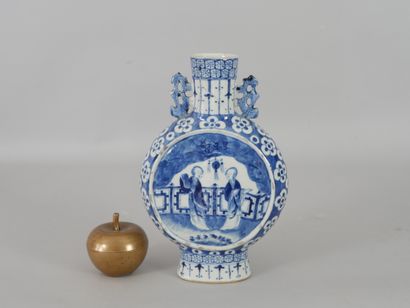 null CHINA, 19th century. Gourd decorated with two scholars in front of a balustrade....