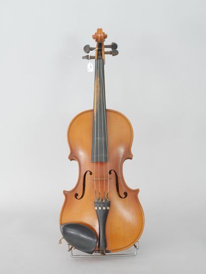 null 4/4 violin in good condition, 1 piece back with border, Label ANTONIUS STRADIVARIUS...