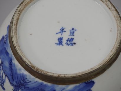 null CHINE pour le Vietnam, XIXe siècle. Pot décoré de daims sous les pins au recto...