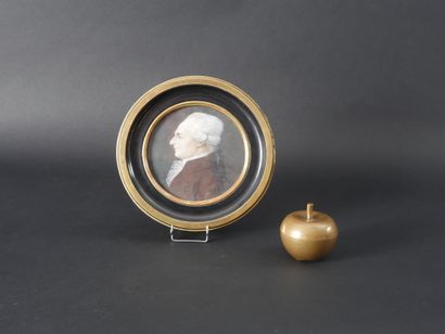 null Ecole française d'époque Louis XVI. Portrait de gentilhomme en buste de profil....