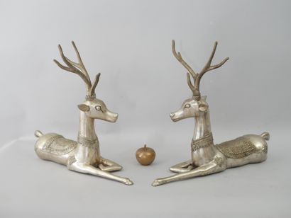 null Pair of silver plated bronze reclining deer, richly adorned. China 20th century

(55...