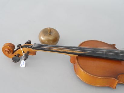 null 4/4 violin in good condition, 1 piece back with border, Label ANTONIUS STRADIVARIUS...