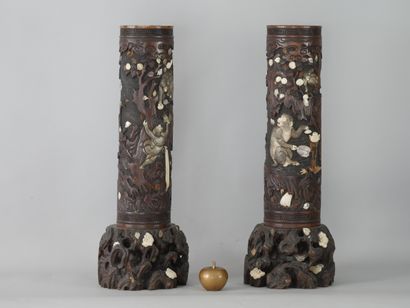 null JAPAN, Meiji period (1868-1912). Pair of vases decorated with monkeys in a landscape....