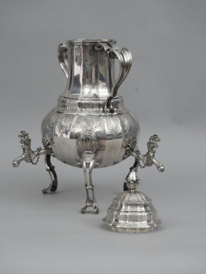 null 
TABLE FOUNTAIN in silver, Liege 1772. Large table fountain with three taps...