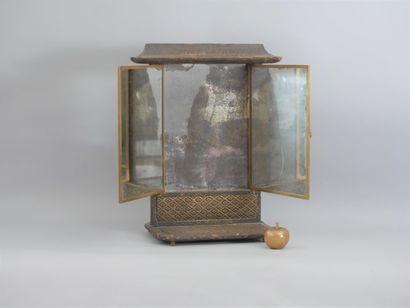 null JAPAN, Meiji period (1868-1912). Dressing table with a mirror with three flaps,...