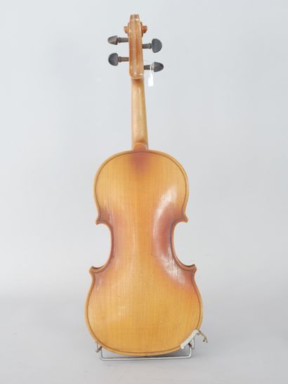 null 4/4 violin in good condition, 1 piece back with border, Label ANTONIUS STRADIVARIUS...