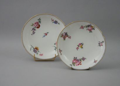 null 
SEVRES, manufacture royale, JATTE LOBEE, 1774

Porcelaine tendre à décor floral...