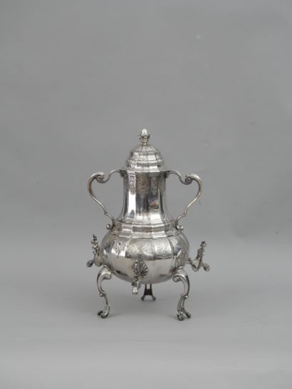 null 
TABLE FOUNTAIN in silver, Liege 1772. Large table fountain with three taps...