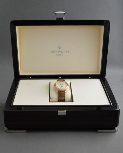 null 
PATEK PHILIPPE. Lady's watch in 18K yellow gold, mother-of-pearl dial with...