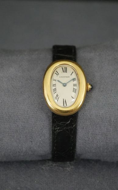 null CARTIER. 18K yellow gold bathtub watch (Diam: 30 x 22 mm), white dial with black...