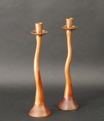 null PAIR OF CANDLES in twisted carved wood, copper bobêches. Carries a mark on the...