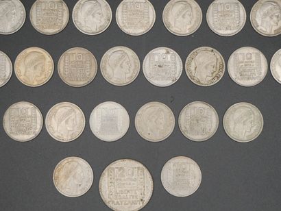 null FRANCE. Lot of 25 PIECES of 10 francs " aux épis " in silver and a coin of 20...