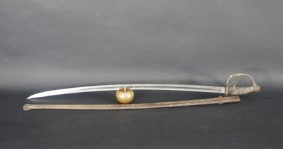 null Cavalry SABRE in brass and metal. Period 14-18. H : 100 cm. Accident with l...